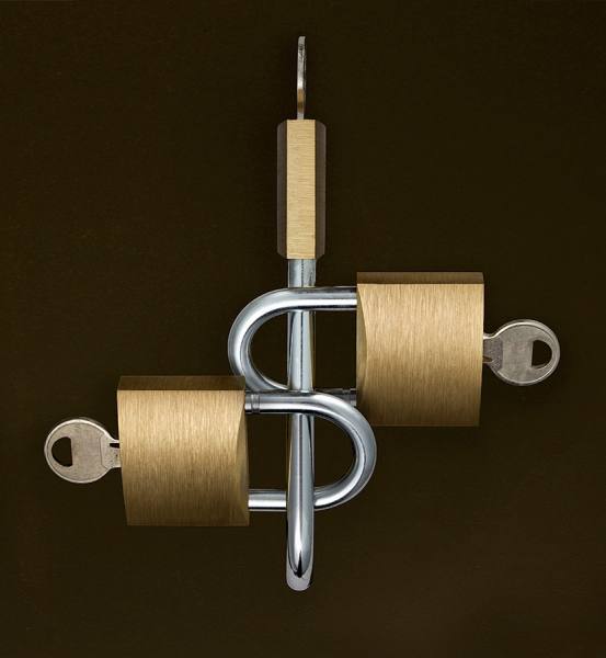 Photograph John Kuczala Dollar Locks on One Eyeland